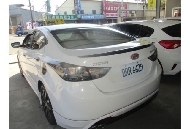 Hyundai ELANTRA  第3張相片