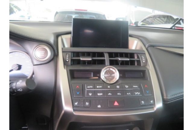 Lexus NX200T  第6張相片