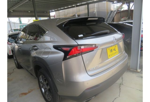 Lexus NX200T  第8張相片
