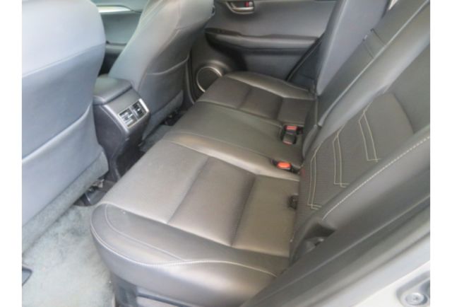 Lexus NX200T  第9張相片