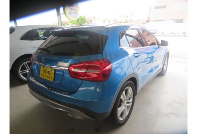 Benz GLA200  第2張相片
