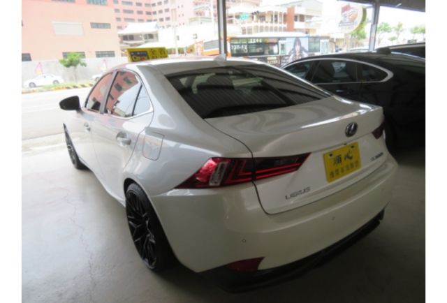 Lexus IS300H  第3張相片