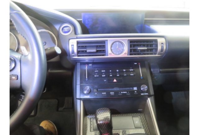 Lexus IS300H  第8張相片