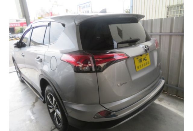 Toyota RAV4  第4張相片