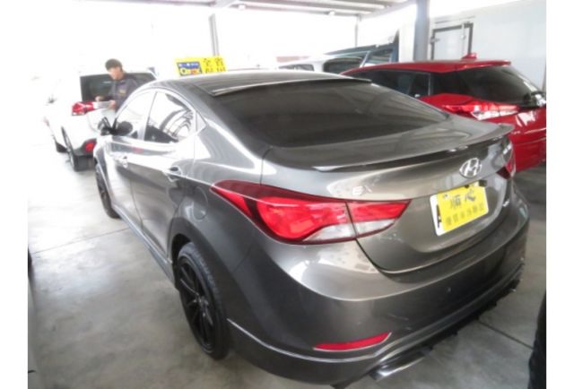 Hyundai ELANTRA  第3張相片