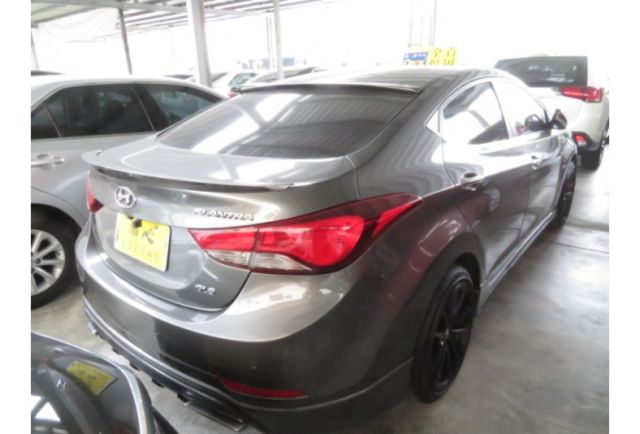 Hyundai ELANTRA  第4張相片