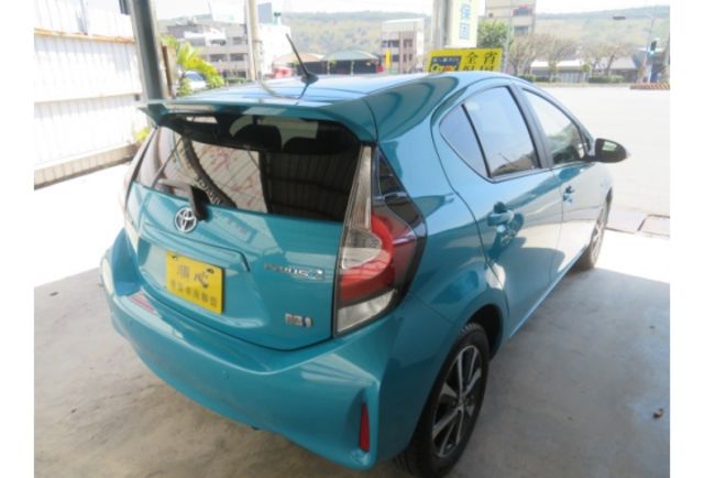 Toyota PRIUS C  第9張相片