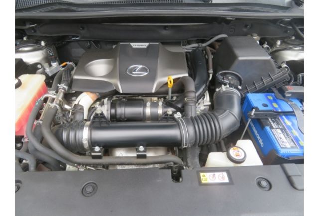 Lexus NX300  第7張相片