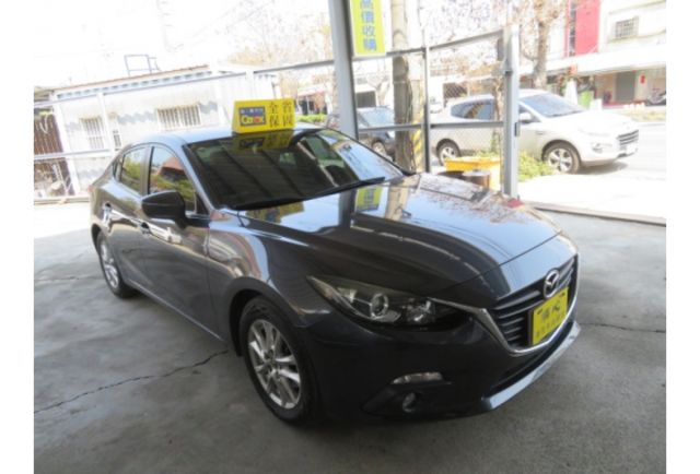 Mazda MAZDA3  第1張相片