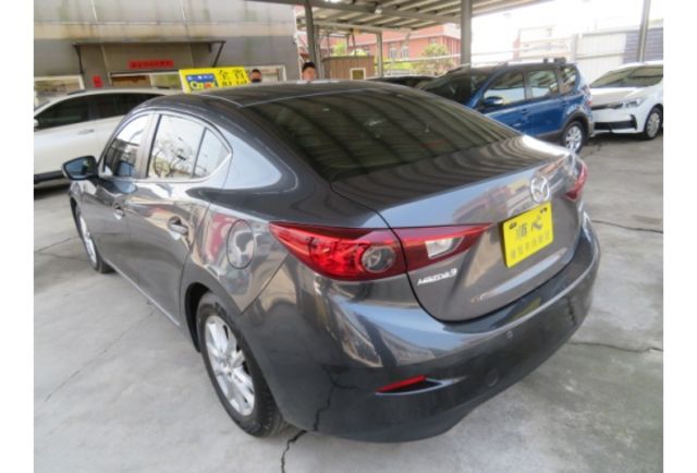 Mazda MAZDA3  第3張相片