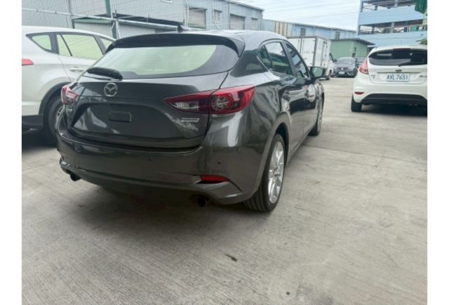 Mazda MAZDA3  第6張相片