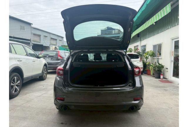 Mazda MAZDA3  第7張相片