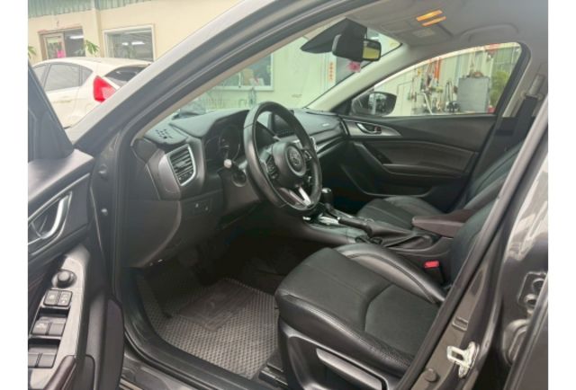 Mazda MAZDA3  第8張相片