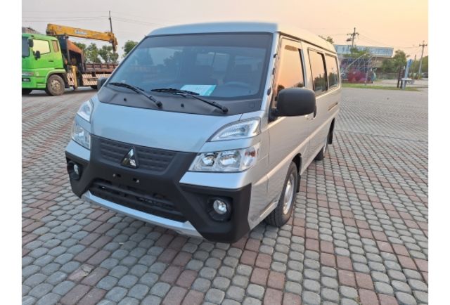 8人座客貨廂型車.原板件.原漆.里程保證  第1張相片