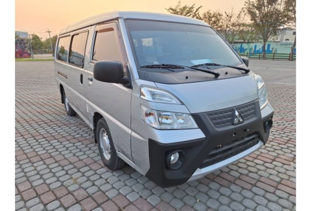 8人座客貨廂型車.原板件.原漆.里程保證  第2張相片