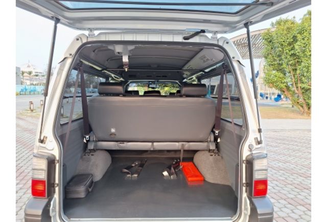 8人座客貨廂型車.原板件.原漆.里程保證  第3張相片