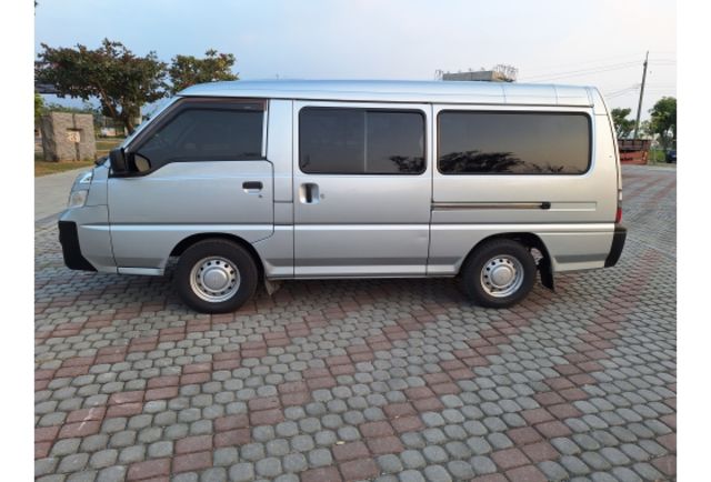 8人座客貨廂型車.原板件.原漆.里程保證  第7張相片