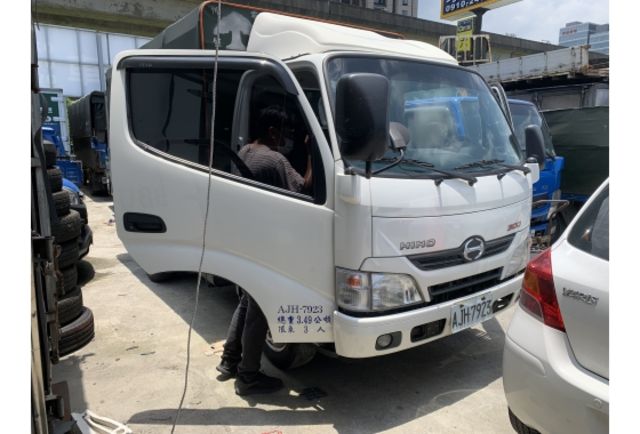 HINO 300  第1張相片