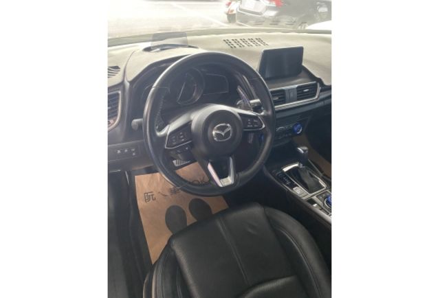 Mazda MAZDA3  第7張相片