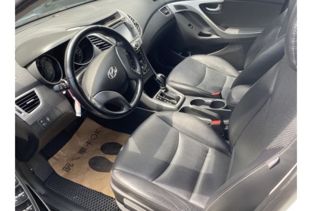 Hyundai ELANTRA  第5張相片