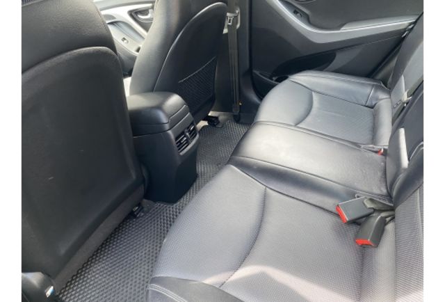 Hyundai ELANTRA  第7張相片