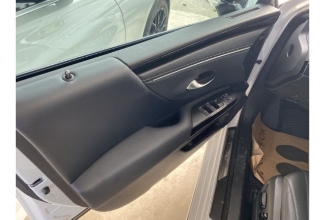 Lexus ES200  第5張相片