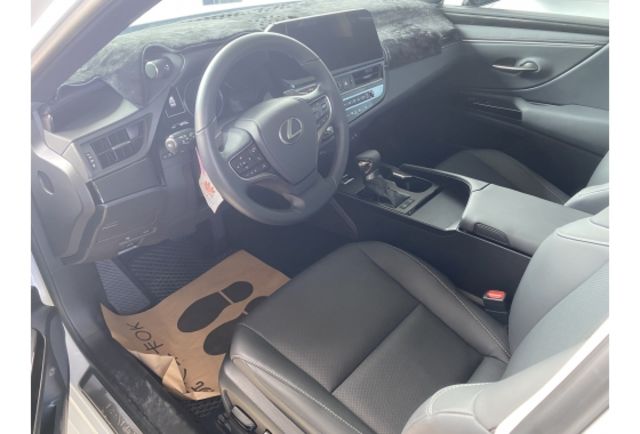 Lexus ES200  第6張相片