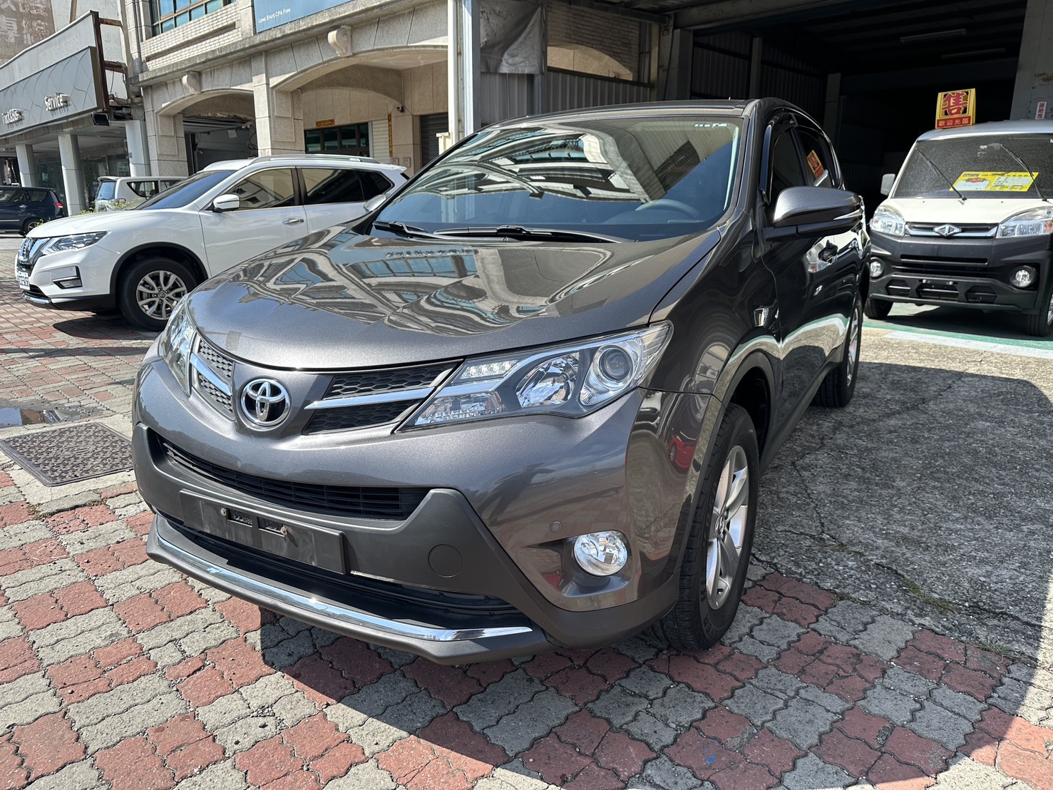 2015年RAV4休旅車2.0 頂級、認證車 里程僅跑8萬多公里里程保證  第1張相片
