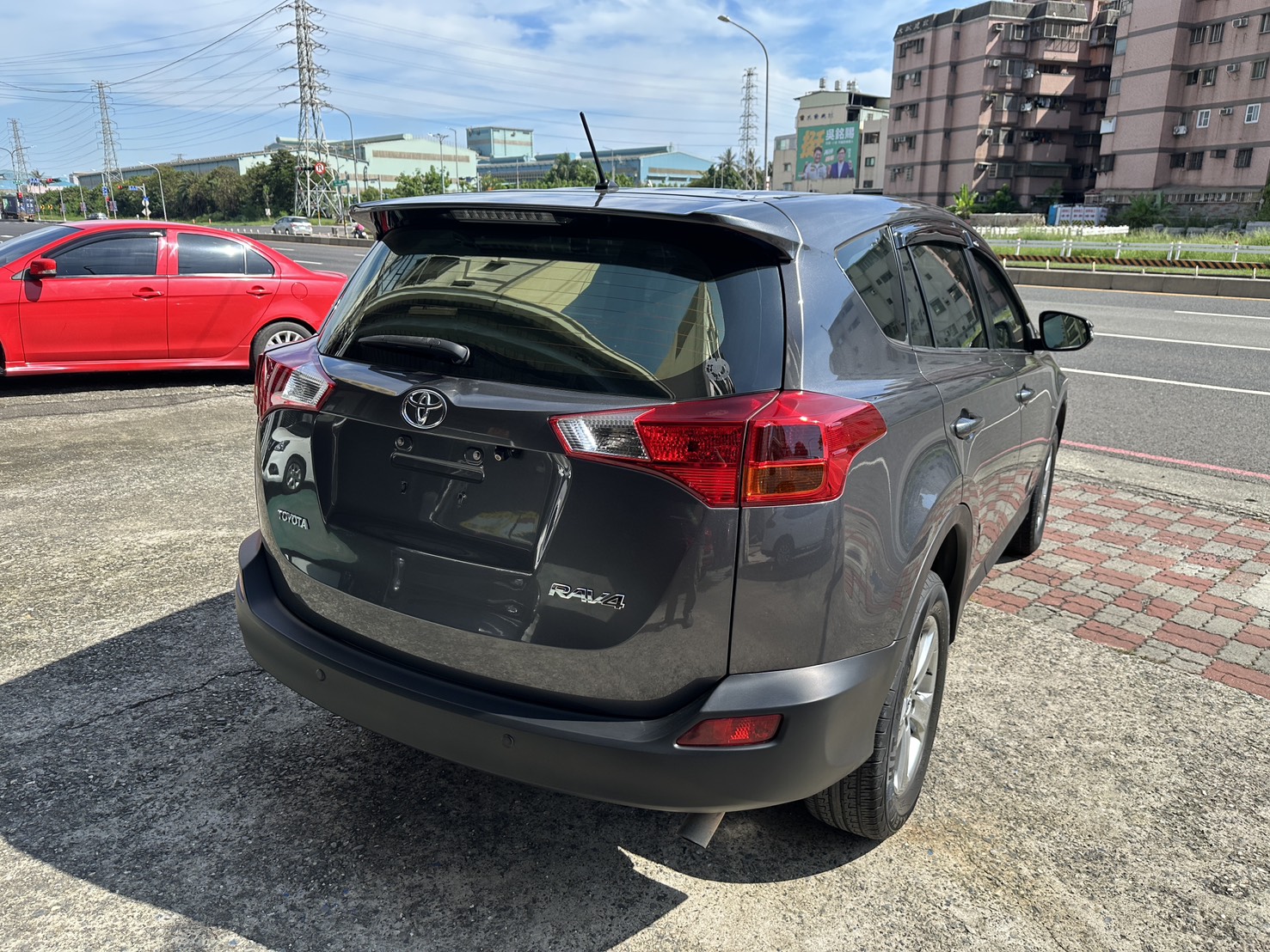 2015年RAV4休旅車2.0 頂級、認證車 里程僅跑8萬多公里里程保證  第3張相片