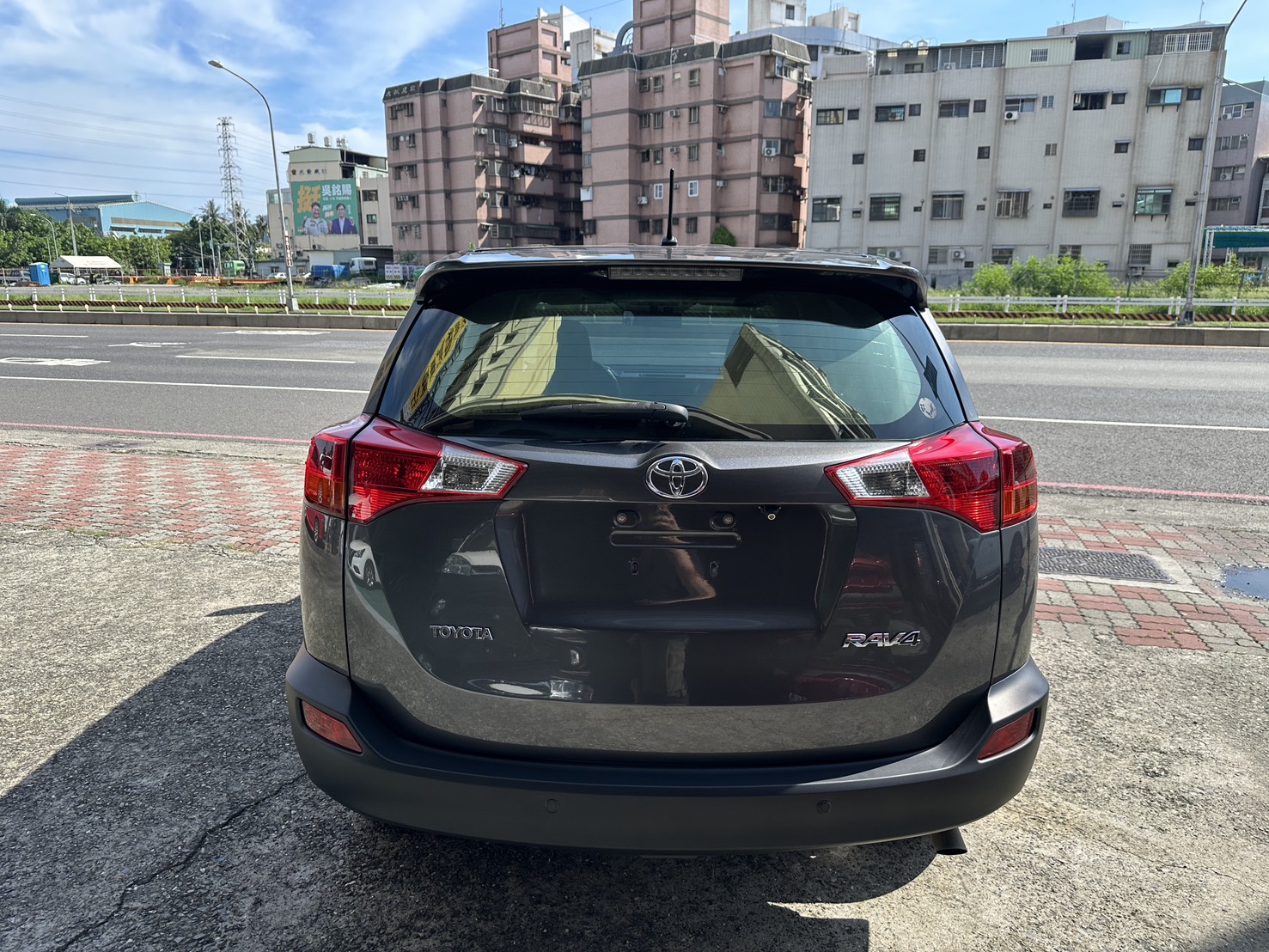 2015年RAV4休旅車2.0 頂級、認證車 里程僅跑8萬多公里里程保證  第4張相片