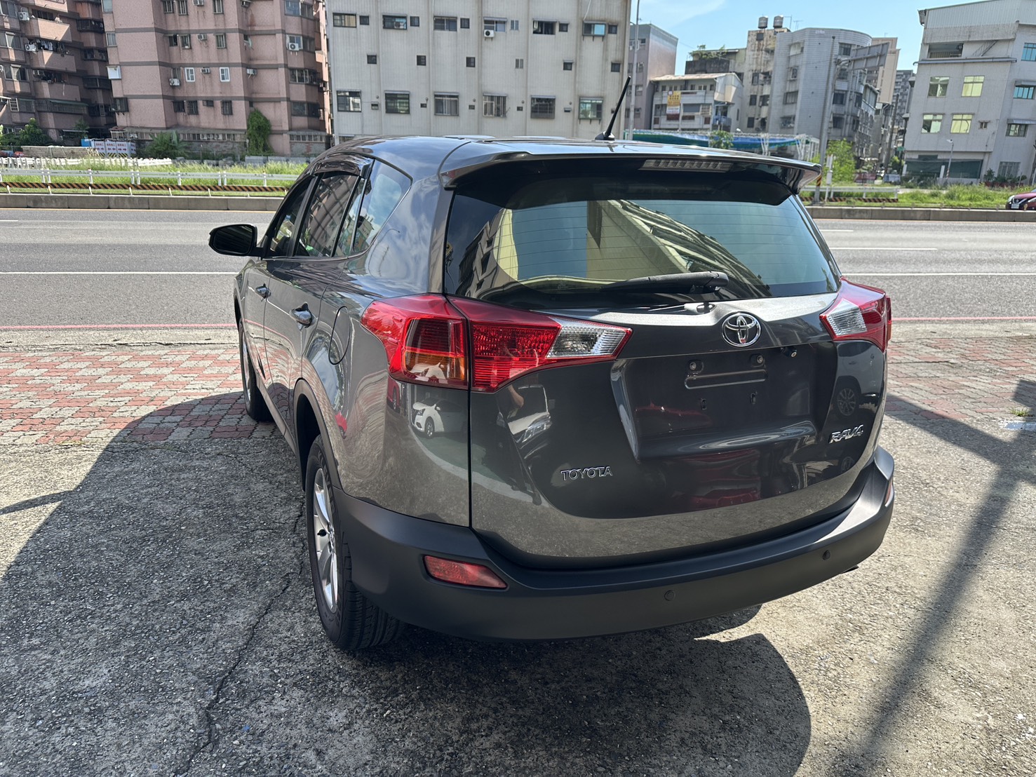 2015年RAV4休旅車2.0 頂級、認證車 里程僅跑8萬多公里里程保證  第5張相片