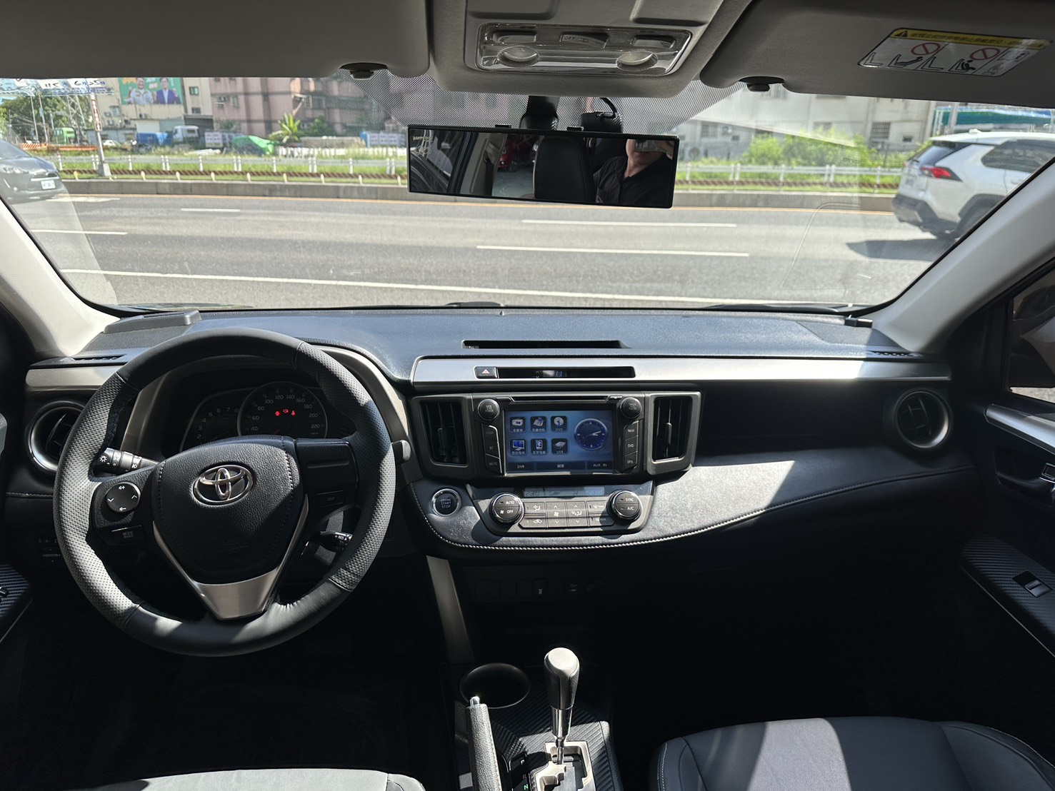2015年RAV4休旅車2.0 頂級、認證車 里程僅跑8萬多公里里程保證  第8張相片