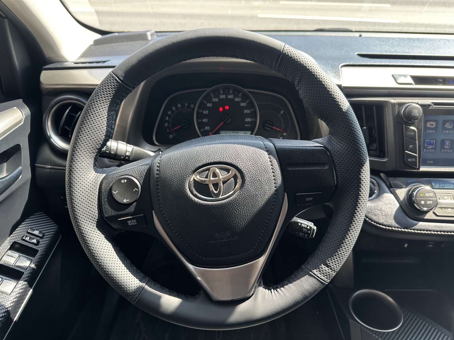 2015年RAV4休旅車2.0 頂級、認證車 里程僅跑8萬多公里里程保證  第9張相片