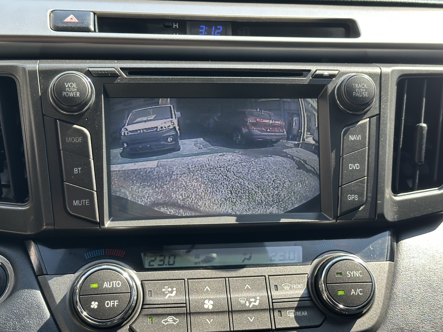 2015年RAV4休旅車2.0 頂級、認證車 里程僅跑8萬多公里里程保證  第11張相片