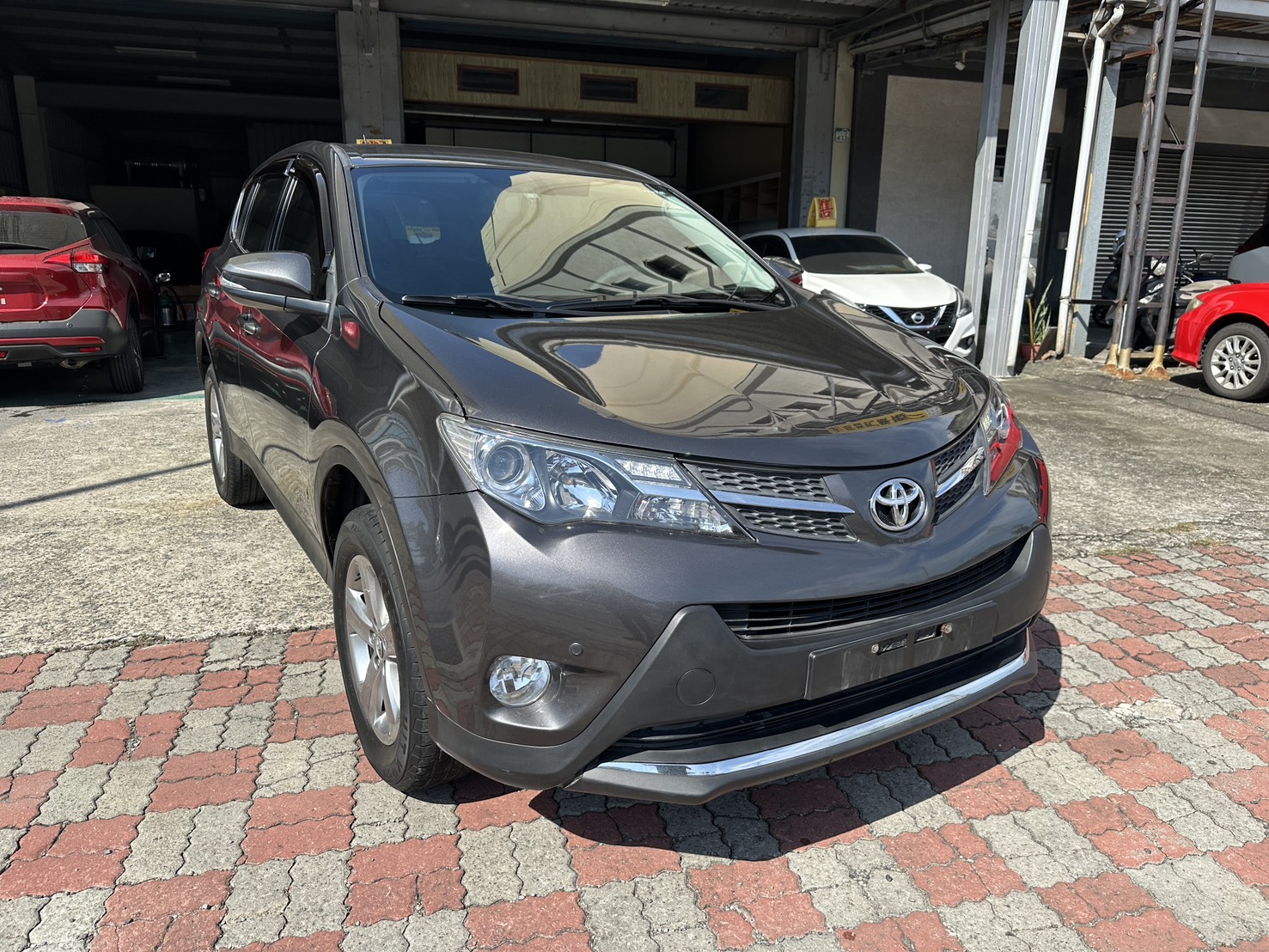 2015年RAV4休旅車2.0 頂級、認證車 里程僅跑8萬多公里里程保證  第13張相片