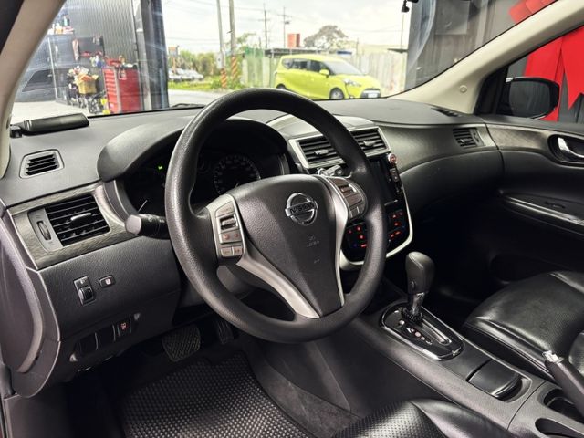 Nissan Tiida  第7張相片