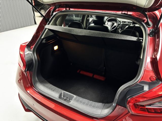Nissan Tiida  第13張相片