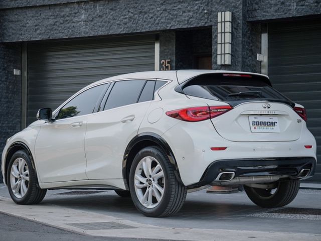 Infiniti Q30  第7張相片