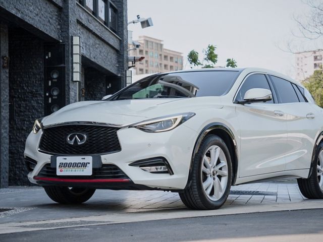 Infiniti Q30  第8張相片