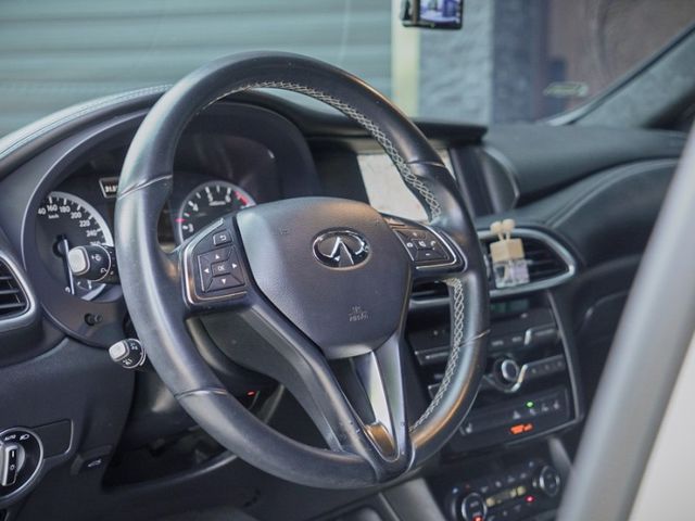 Infiniti Q30  第10張相片