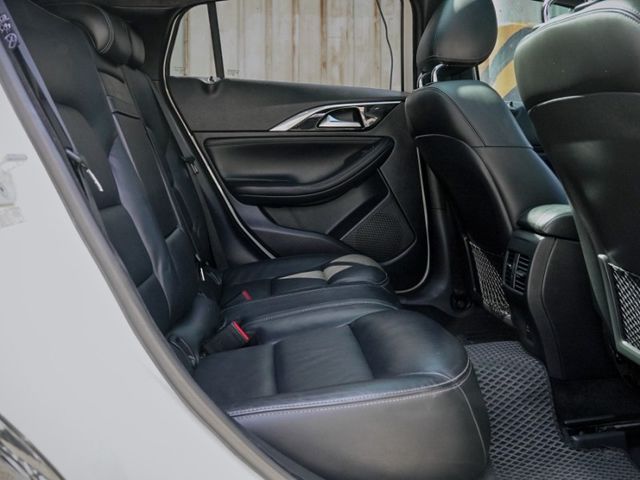 Infiniti Q30  第19張相片
