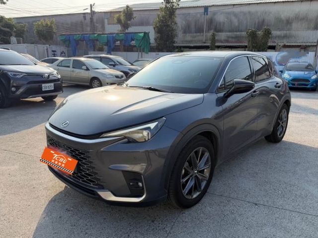 2025 LEXUS LBX  第1張相片