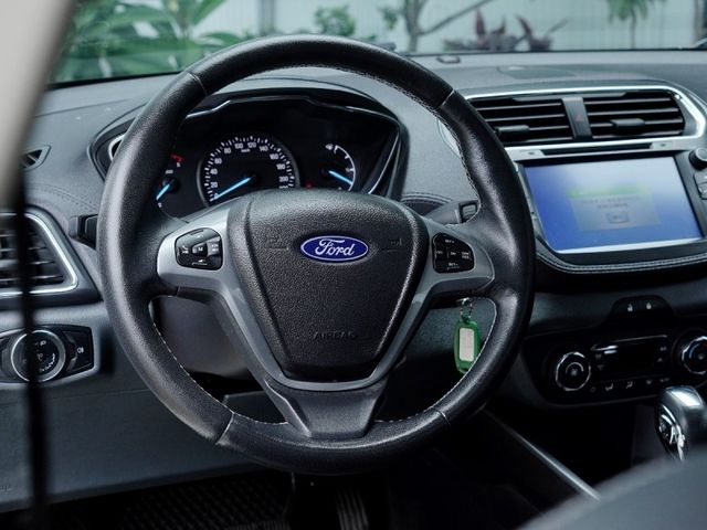 2018 FORD ESCORT 1.5  第9張相片