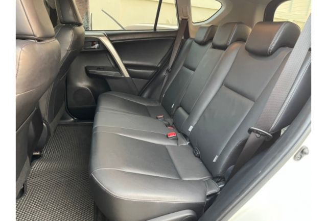 Toyota RAV4  第8張相片