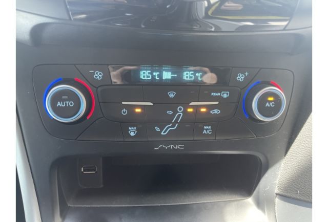 Ford FOCUS  第8張相片