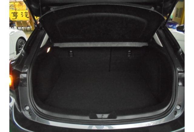 Mazda MAZDA3  第7張相片