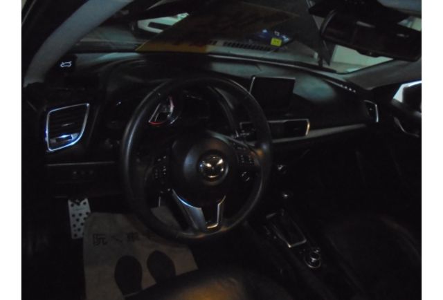 Mazda MAZDA3  第9張相片