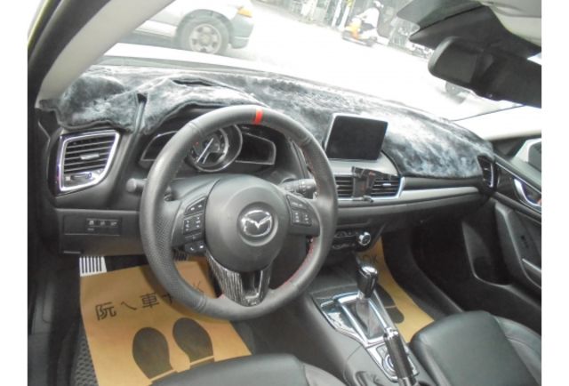 Mazda MAZDA3  第8張相片