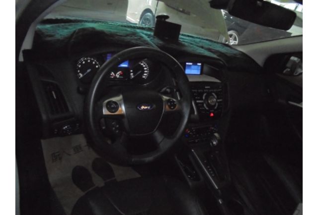 Ford FOCUS  第7張相片