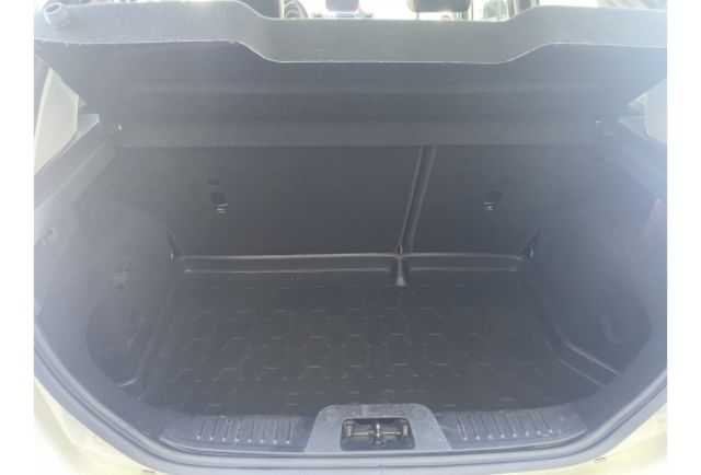 Ford FIESTA  第5張相片